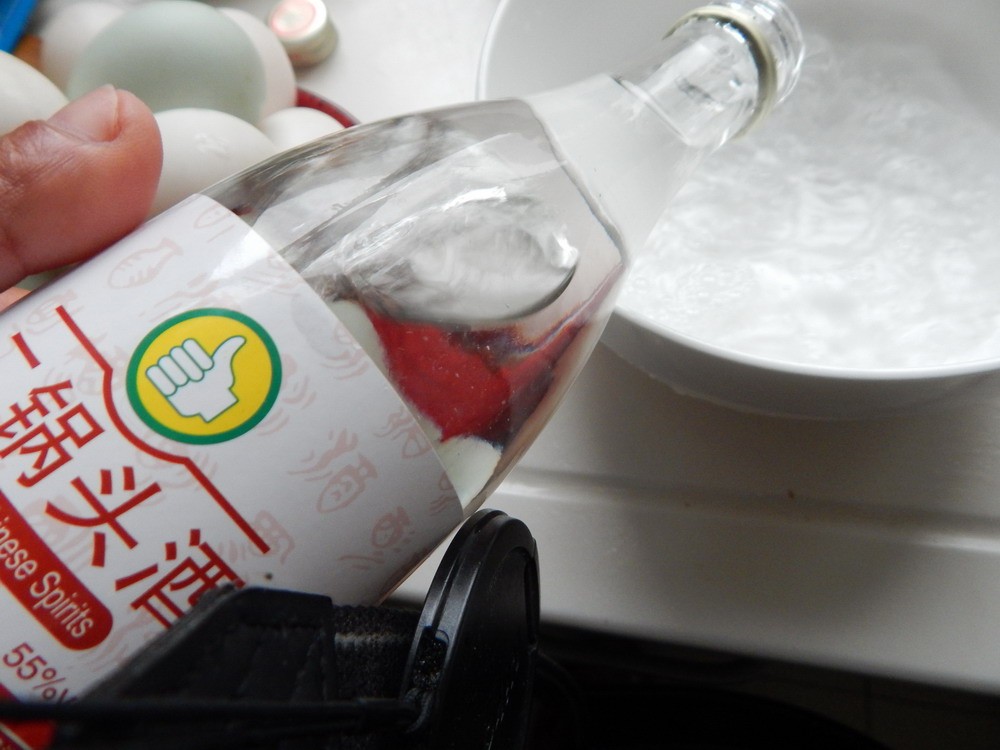 醃鹹鴨蛋有妙招，不用黃泥，不用鹽水，乾淨簡單，個個流油起沙