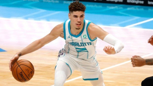 三球首秀狂搶10籃板！投籃5中0太鐵，但傳球卻太美，美媒：他讓我想起MCW！（影）-黑特籃球-NBA新聞影音圖片分享社區