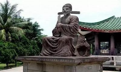 1587年，海瑞在南京去世，商店停业，百姓痛哭，皇帝自此不上朝