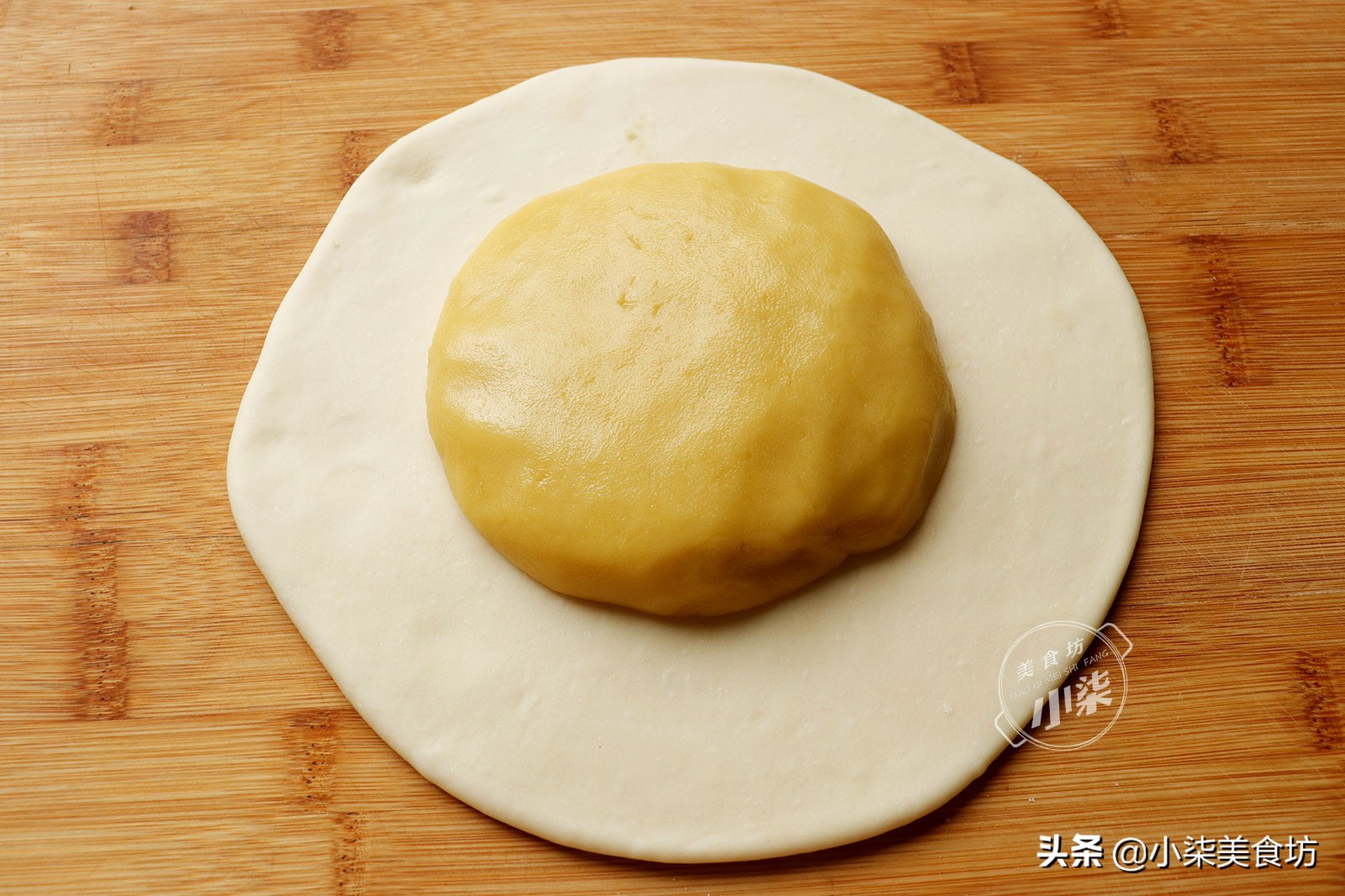 一口酥，做法简单无难度，外酥里软一口一个，越吃越香，太解馋了