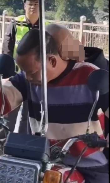 「猝死」老人打摩的猝死后座司机背一路 死者家属对司机表示＂谅解＂