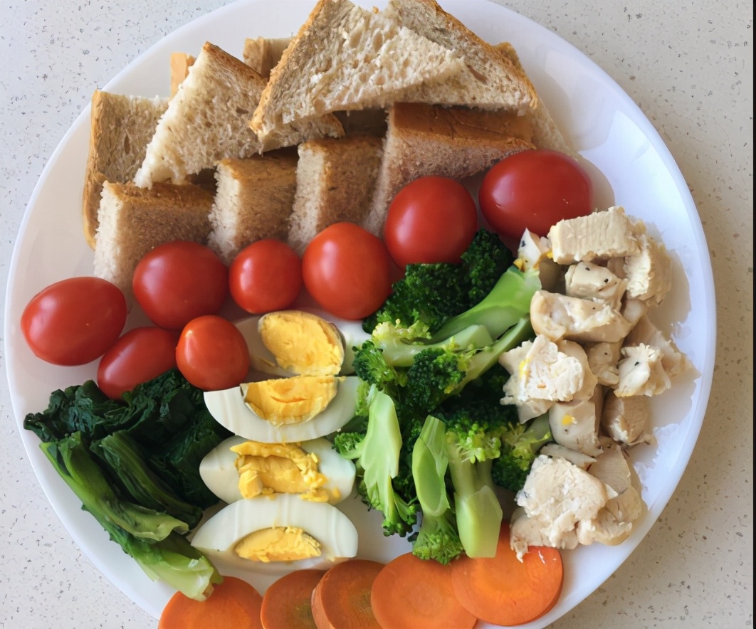 颖儿晒减肥餐，坦言从130到90斤不反弹，只因改变