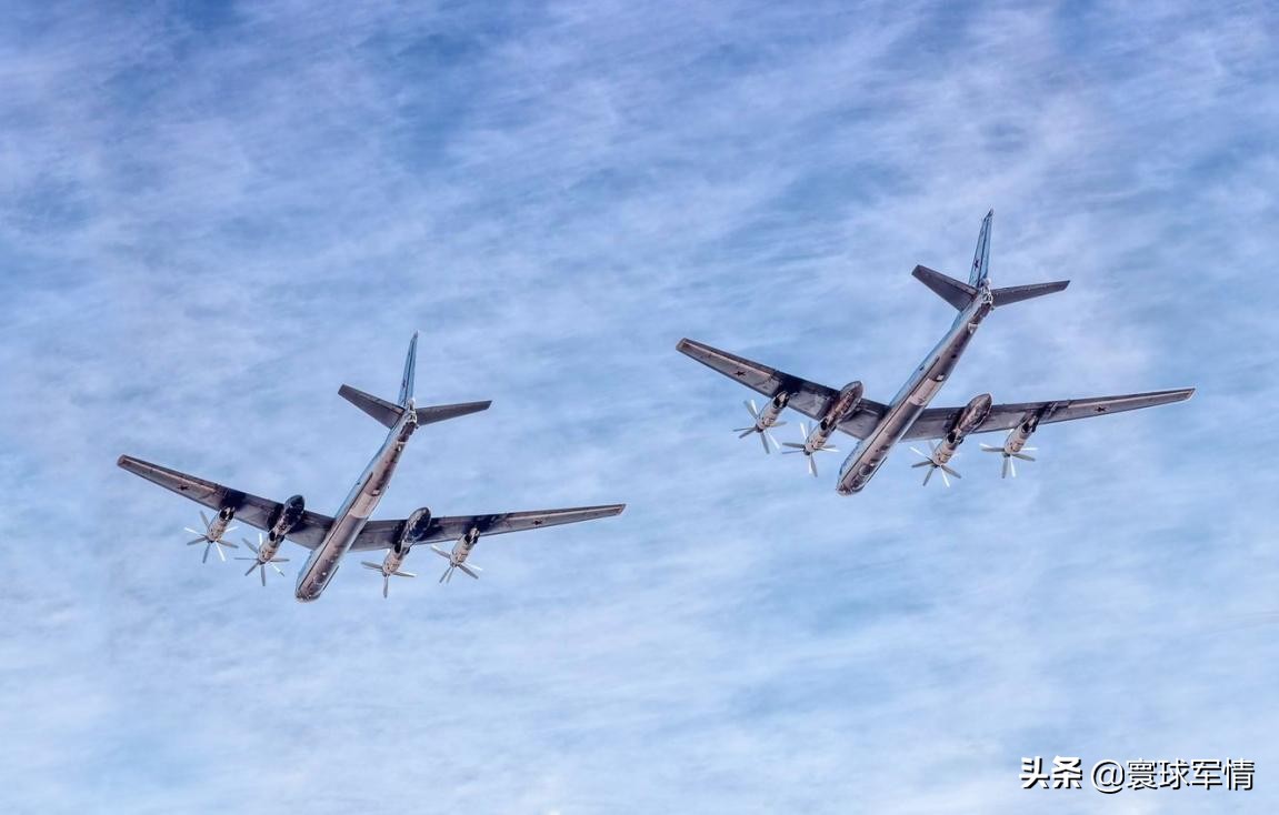 中俄秀出肌肉，6架轰炸机联合战巡日本海、东海，全程遵守国际法规定