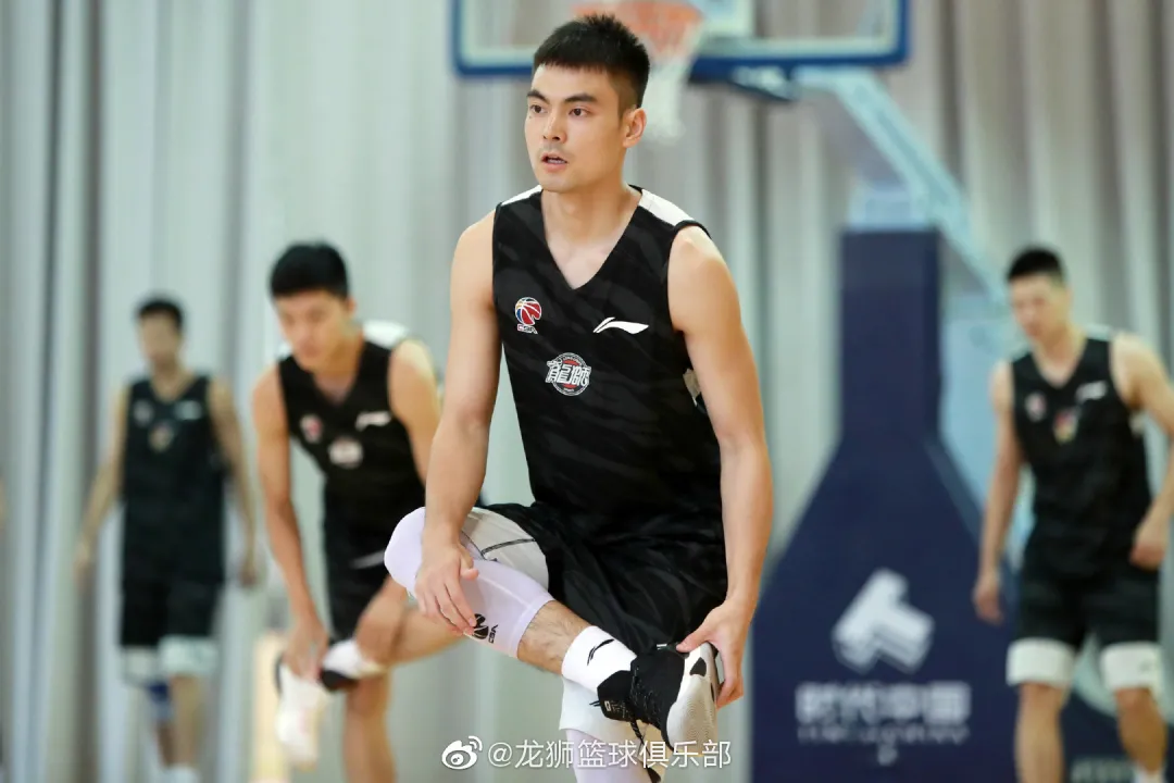 四年前就被CBA球队预定！1米82关键先生现在怎样了？