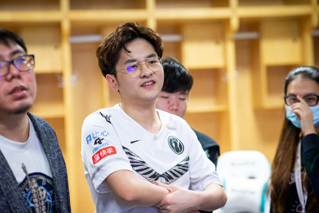 电竞选手puff奉子成婚事业爱情双丰收晒出结婚证惹众人羡慕