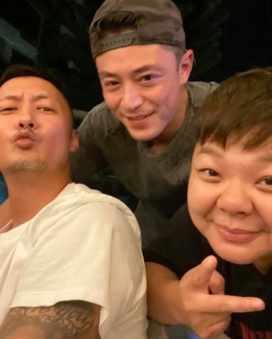 霍建华一家三口七夕聚会吃烤肉，小海豚正脸首曝光，长得像林心如