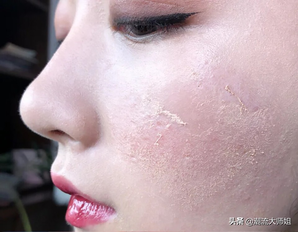 化妆为什么会搓泥？并不是化妆品有问题，而是皮肤发出的“信号”