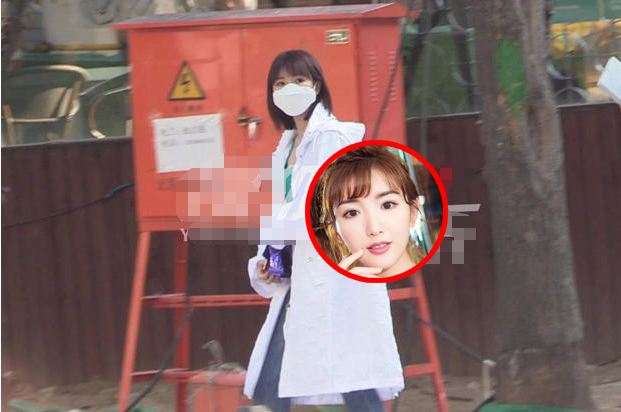 毛晓彤与好友聚会喝咖啡，妆容精致状态好，纤细身材如芭比娃娃