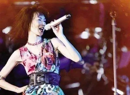 一人带五个热搜，她又火了
