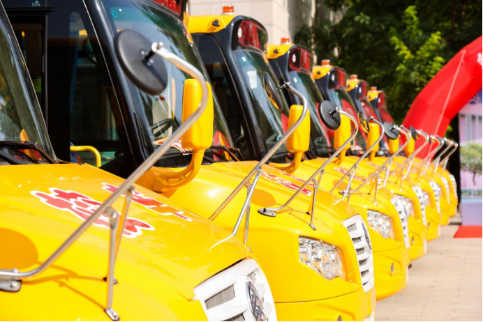 提振校車(chē)市場(chǎng)士氣！金旅“小金象”校車(chē)批量交付天津鑫友德邦