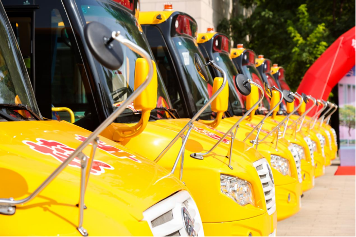 提振校車市場士氣！金旅“小金象”校車批量交付天津鑫友德邦