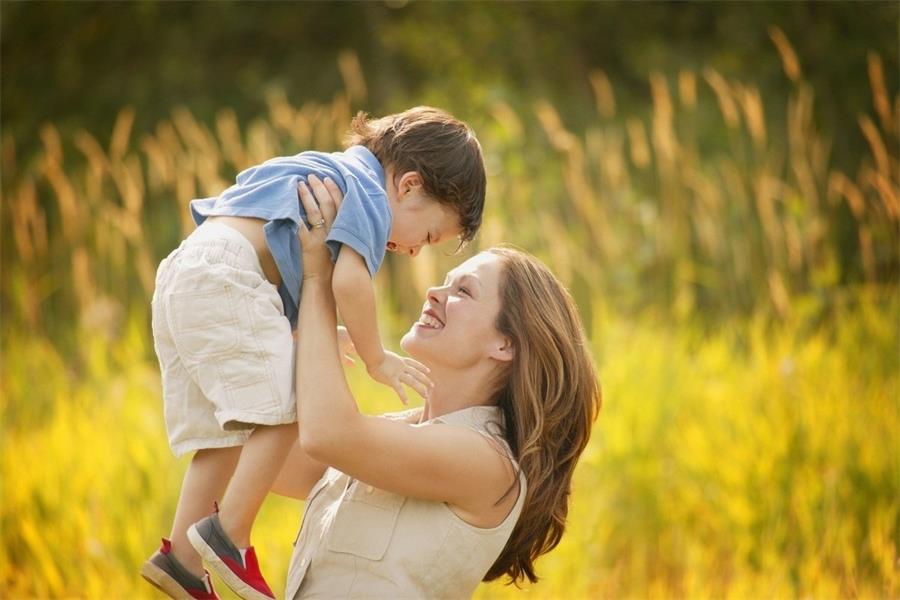 孩子不敢勇敢表达？做好4个方面，或能激发孩子内在的表达欲望