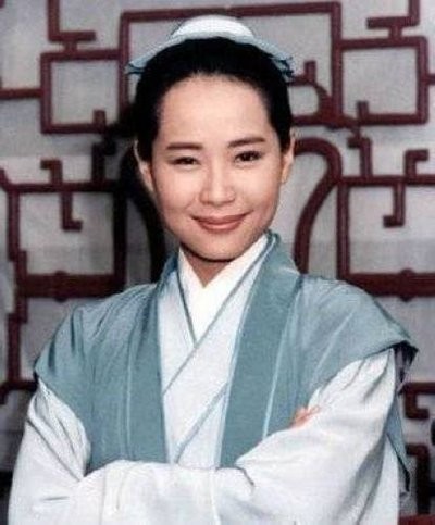 58岁“许官人”叶童，和富豪结婚33年，遭背叛4次选择终身不生