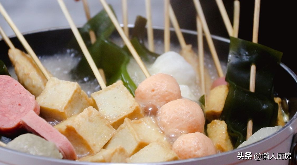 萝卜不直接吃，切成块下锅熬汤，配上火锅丸子，在家做懒人关东煮