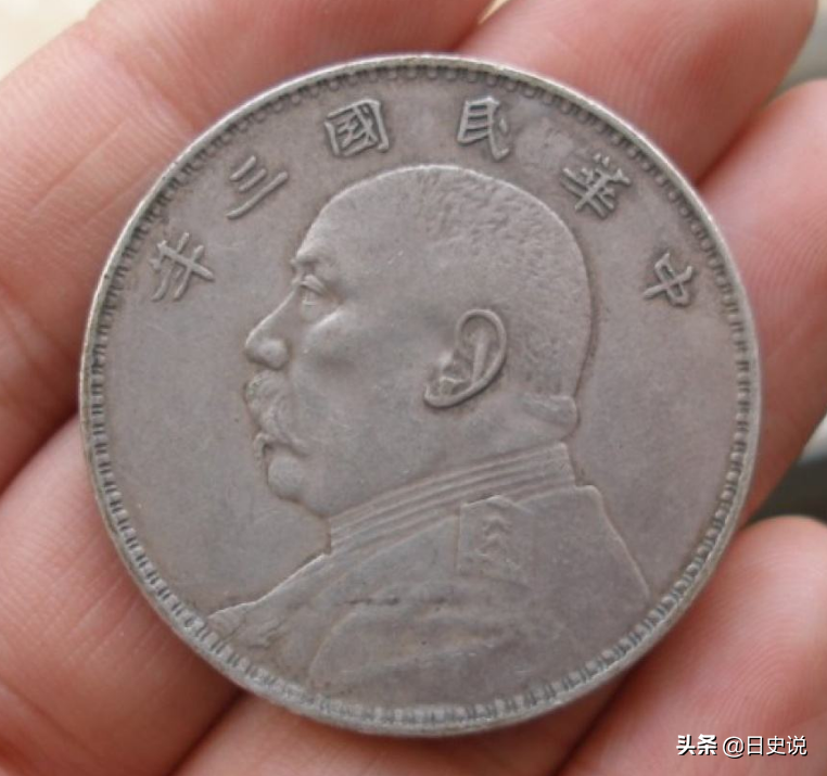 兄妹意外挖出近7万枚银元，主动上交国家，揭开