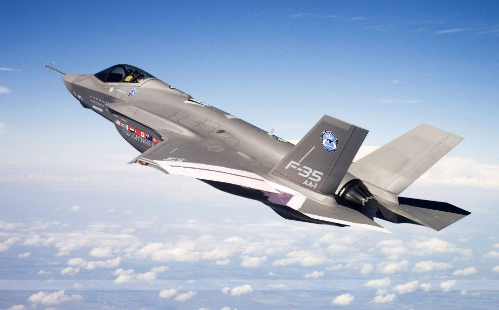 在同一个基地，美军又摔了一架F35，4天连摔2架五代机