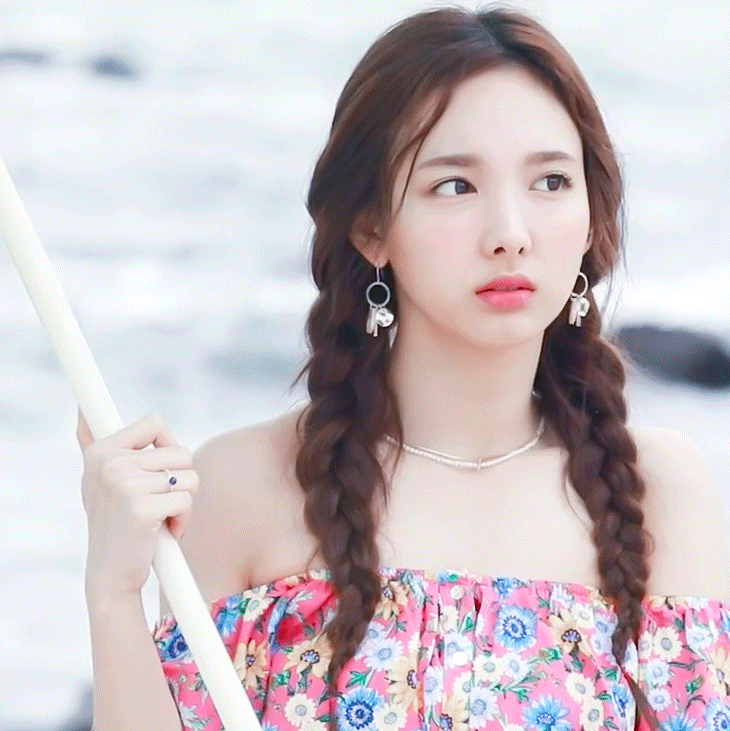 韩国女团成员被跟踪，德国双胞胎男粉丝，扬言