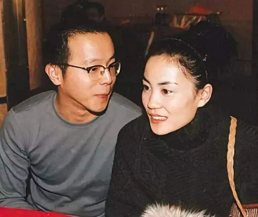 王菲周迅隔空义演：谁说爱过同一个男人，就不