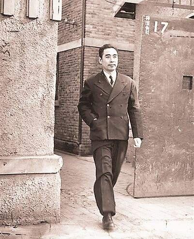 1937年，周恩来劳山遇刺，副官陈友才扮替身牺牲，死时身中20刀