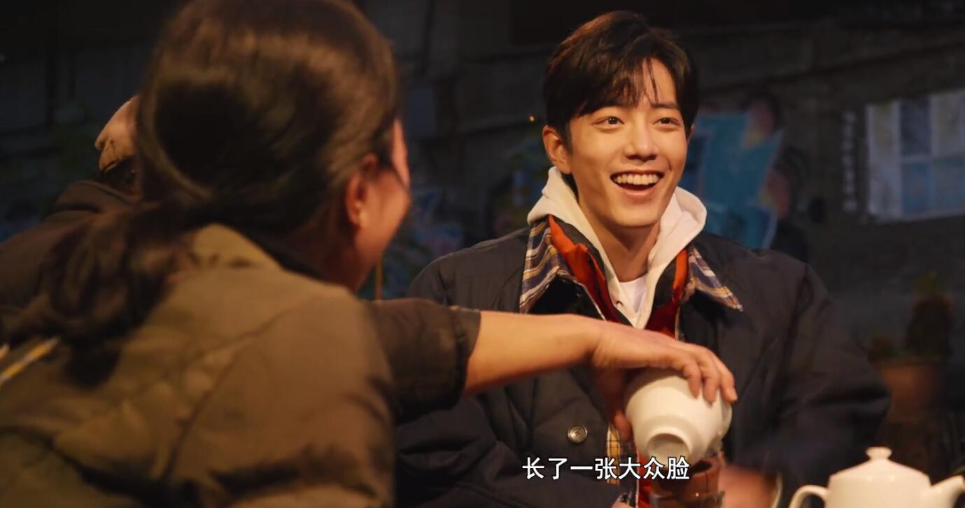 重庆城里的普通人：归乡的游子，拼搏的年轻人，骑机车的耙耳朵