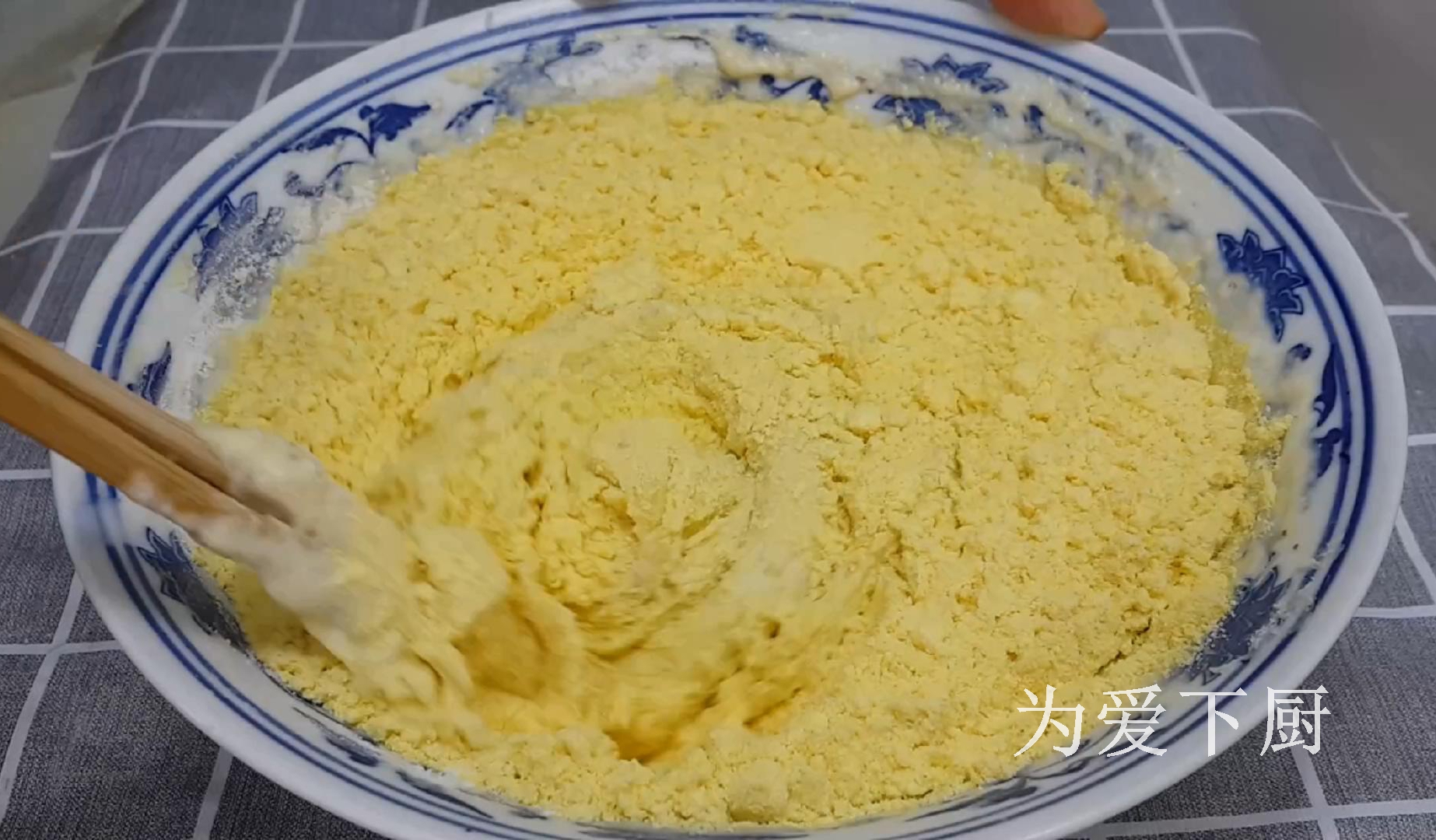 發糕別直接蒸著吃了，加2個蘋果，鬆軟香甜，保證孩子愛吃不挑食