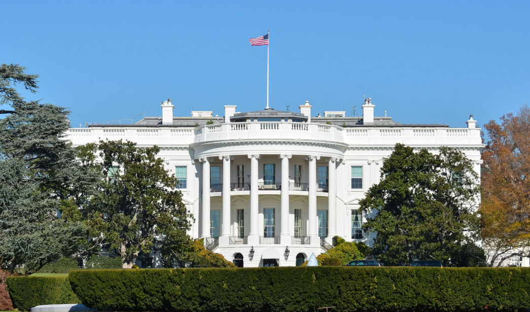 终于顶不住了？胡锡进犀利评价：蓬佩奥突然改口，意味有了新动向