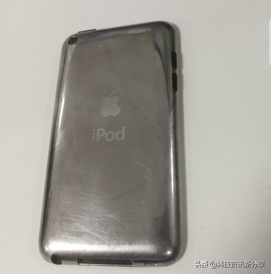 iPod Touch4，令人复古的苹果产品！拟有机化学标志很經典