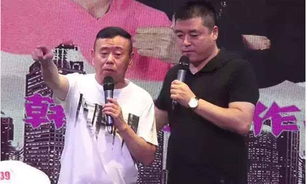 从巅峰到阶下囚，比肩赵本山的魏三，为何跪拜