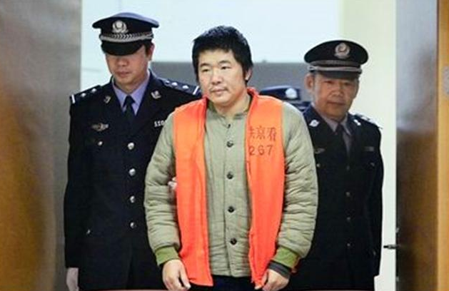 中俄列车大劫案主犯，逃亡18年良心难安，多次捐