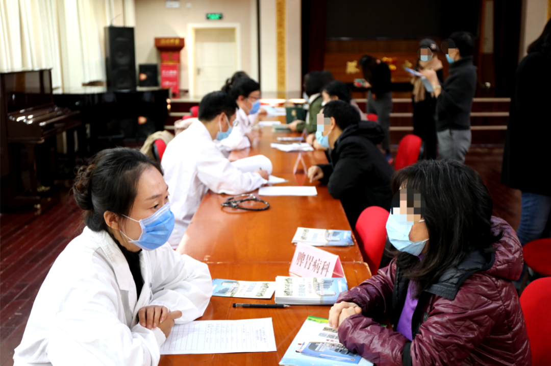 “医、校”联合送健康！东直门医院通州院区健康问诊咨询团队将中医药文化带进潞河中学校园