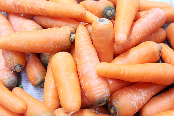 皮膚發黃，是什麼原因？ 皮膚主任建議多吃4種食物，有助祛黃