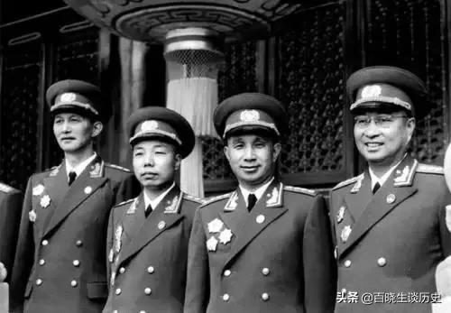 他被授予开国中将，陈赓很不满意，找到伟人说