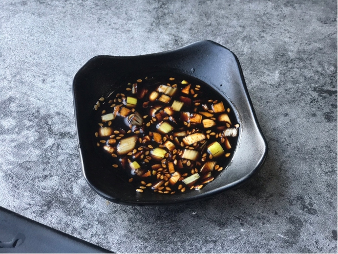 香煎豆腐，先粘淀粉还是先粘蛋液，别弄错了，不然粘锅，还不入味