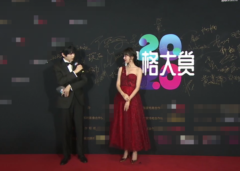 风格大赏明星穿搭：惠英红像鸡毛掸子，许佳琪