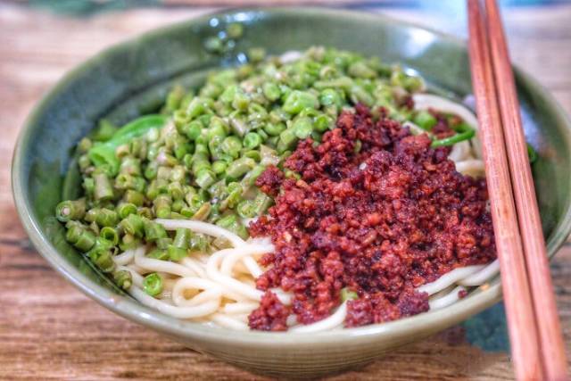 成都祥和里这条600米的美食巷子，要带5个胃才敢去吃
