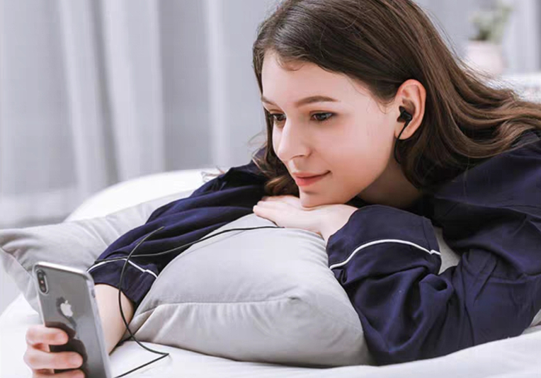 网易云音乐出品，几十元的耳机，也能在颜值和音质上做到出色