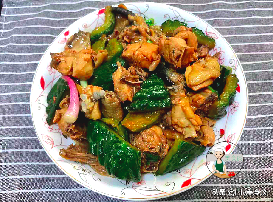 夏天這肉多給孩子吃，切塊和苦瓜一起燜，好鮮美啊，營養還不上火