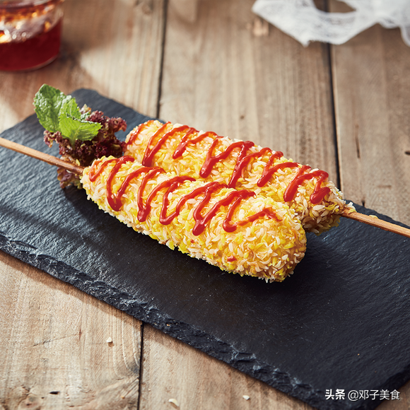 外酥里嫩的芝士热狗棒 咬一口会拉丝 不用去外面买 自己在家做 美食 蛋蛋赞