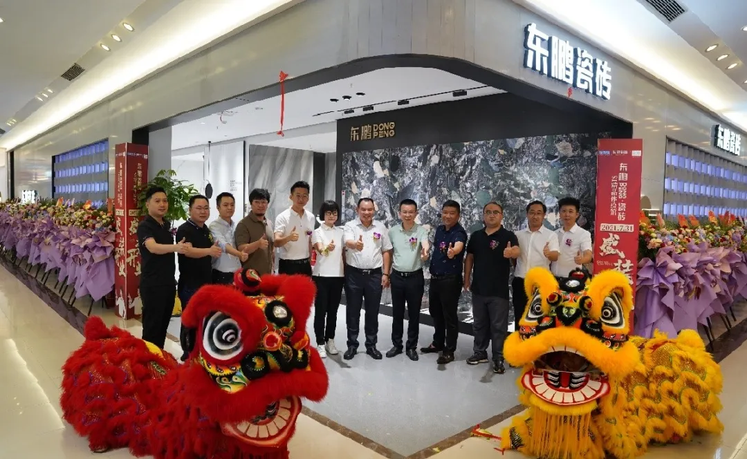 精品新店,耀世啟航|東鵬重慶江北紅星新SI精品店盛大開業(yè)