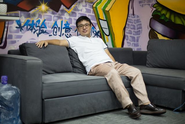 2年前，将饿了么卖给马云，套现665亿的外卖小哥