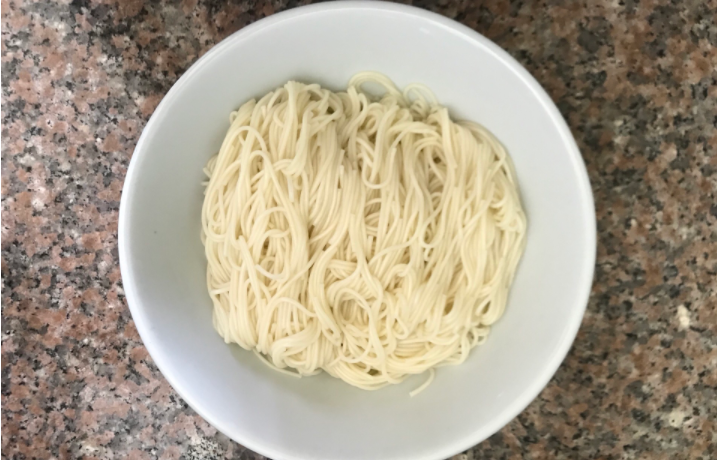 鸡肉也要吃得养生，教你在家做麻油鸡，看着就流口水
