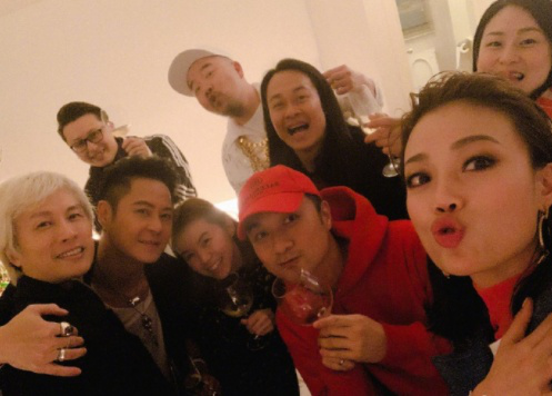 容祖儿晒合影，称古巨基是二十四孝爹地，为儿子健康一整年未出门