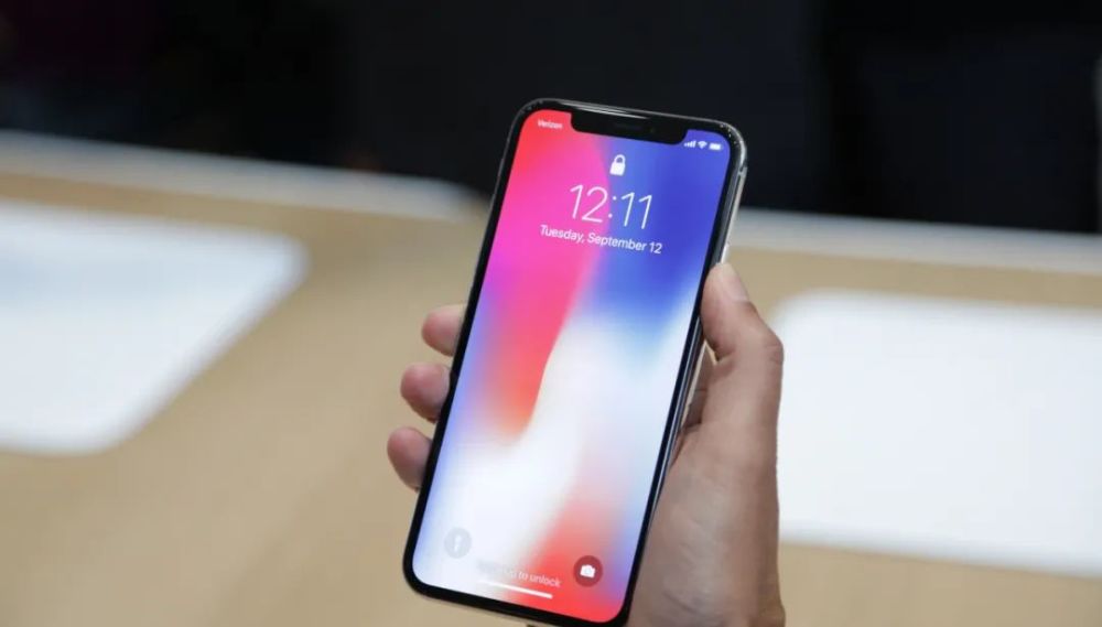 iPhone 13外观曝光，刘海终于没了，这颜值你打几分？