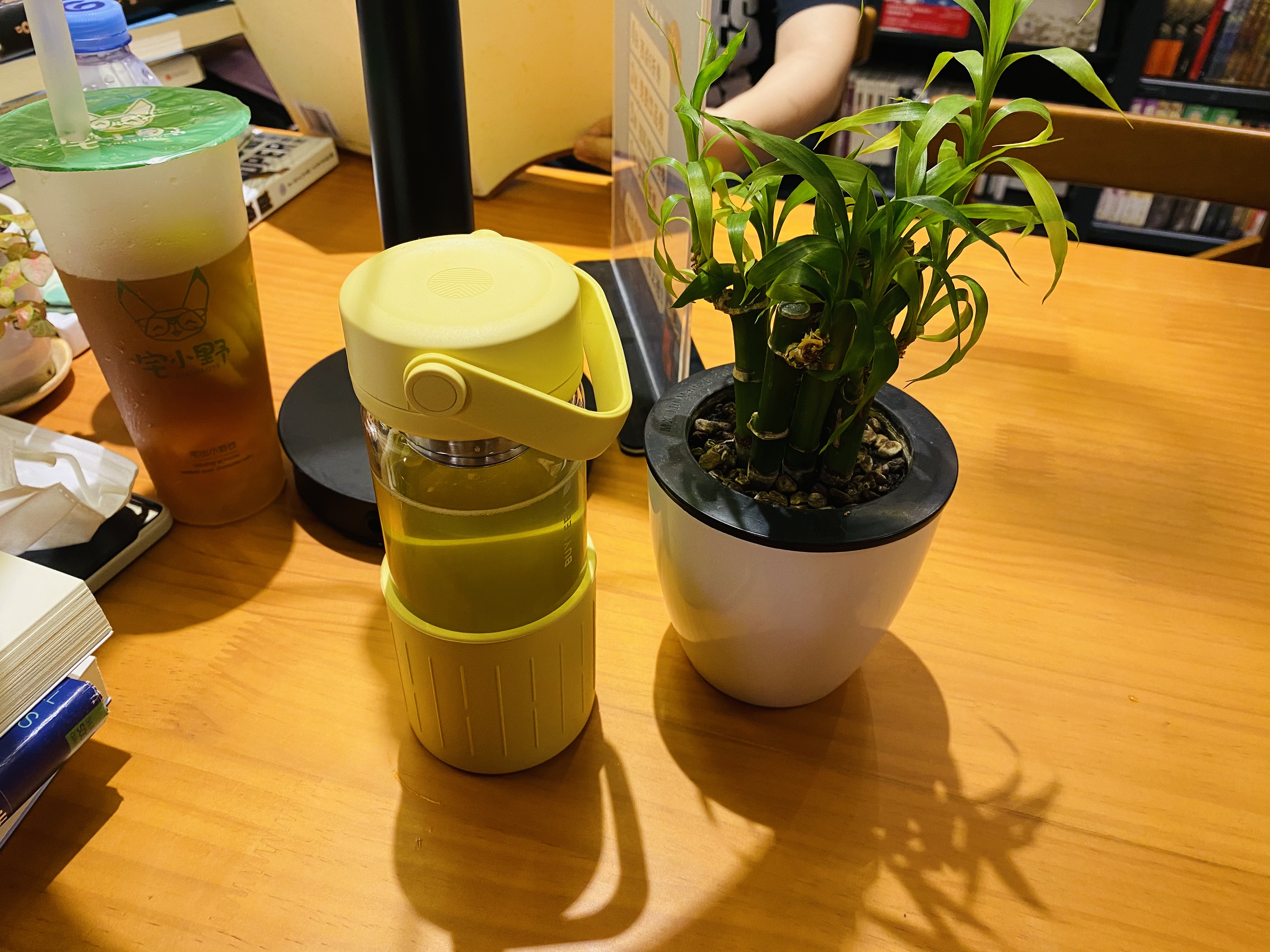 北鼎泡茶随手杯体验：一倒一立，茶水分离，懒人必备