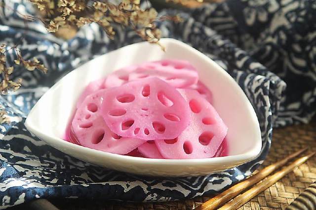 买莲藕时，要分清7孔和9孔！口感差别很大，难怪总做不好吃