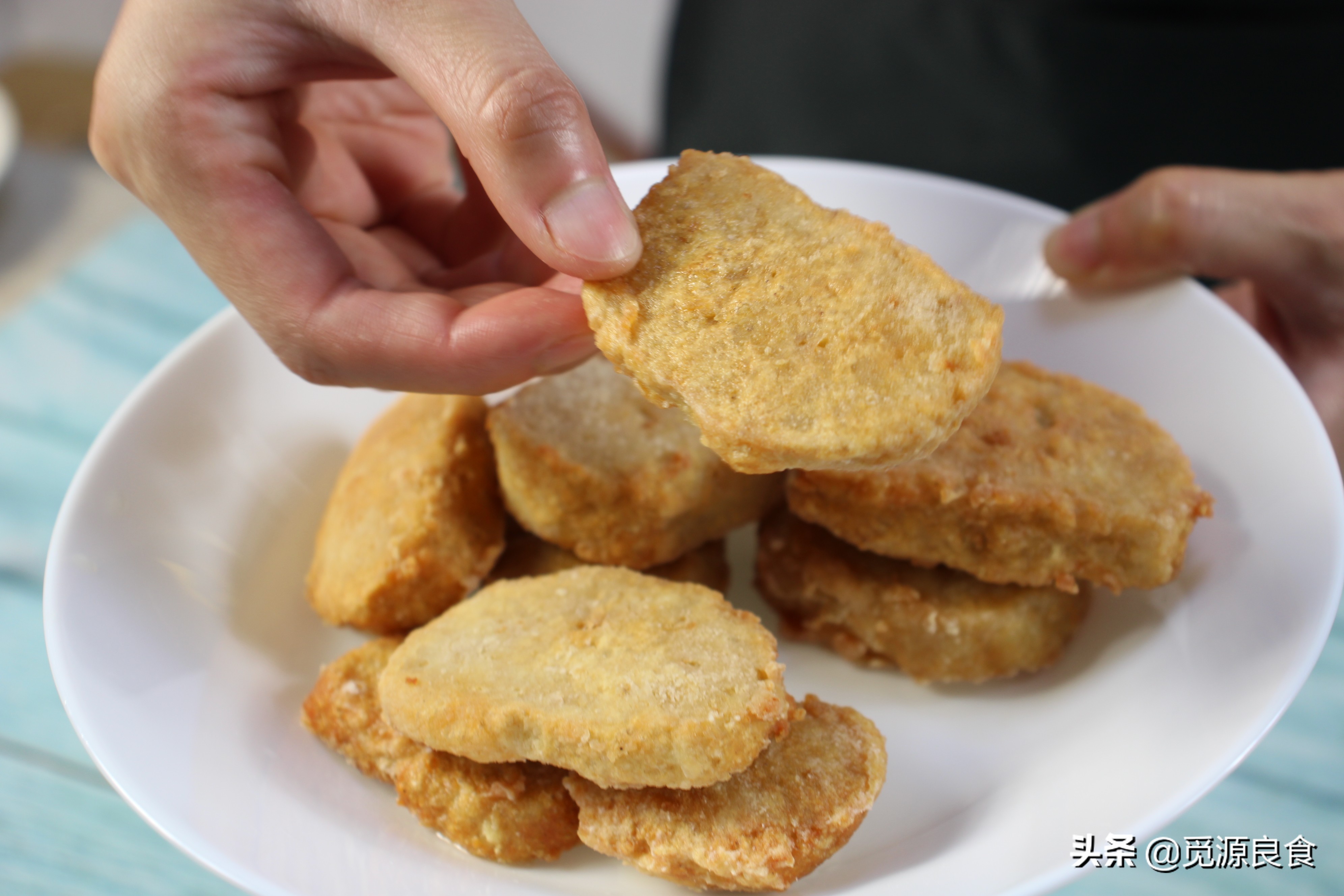 巧做鸡胸肉，自制香酥味美的上校鸡块方法简单健康，成本不到6元