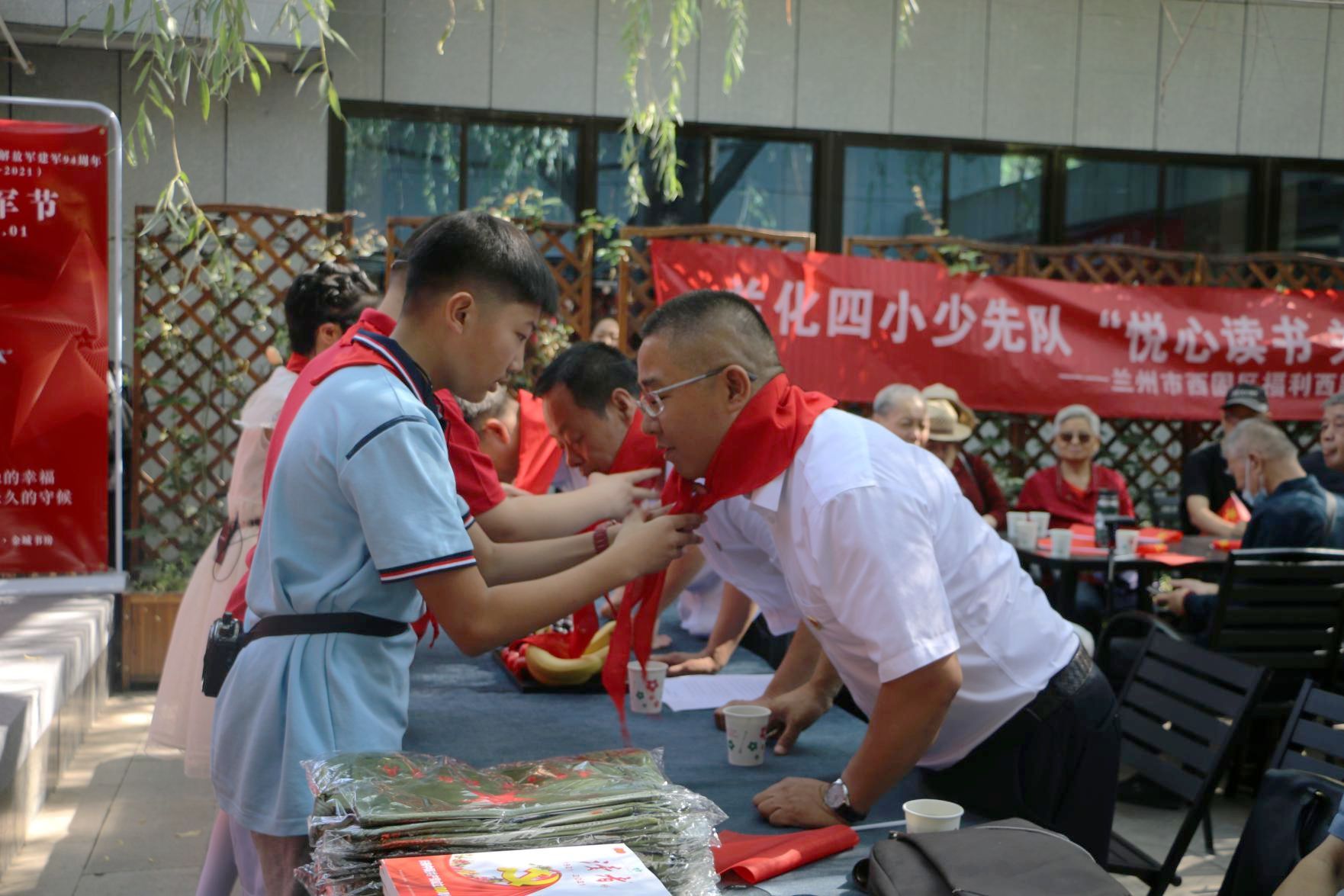 致敬老兵！传承红色基因！