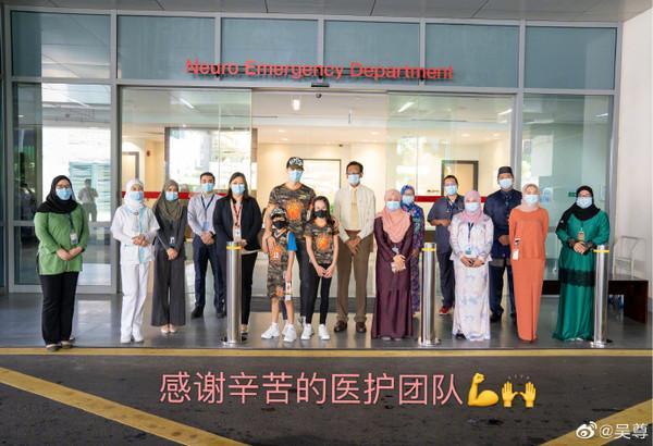 吴尊带NeiNei、Max医院做公益！背后藏暖心原因：