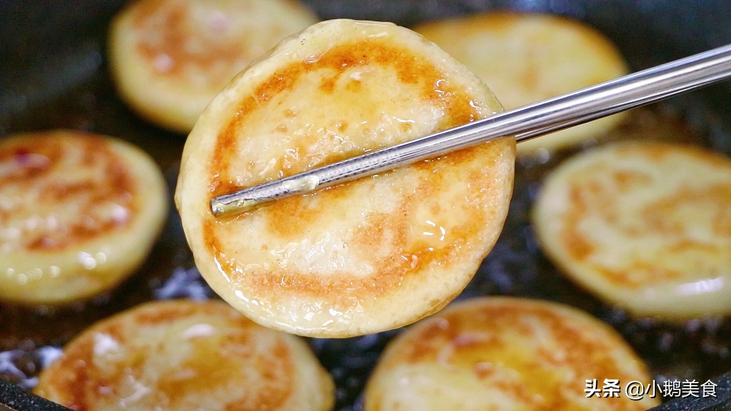 糯米粉這做法實在太好吃了，難怪小吃街那麼火，吃一次就念念不忘