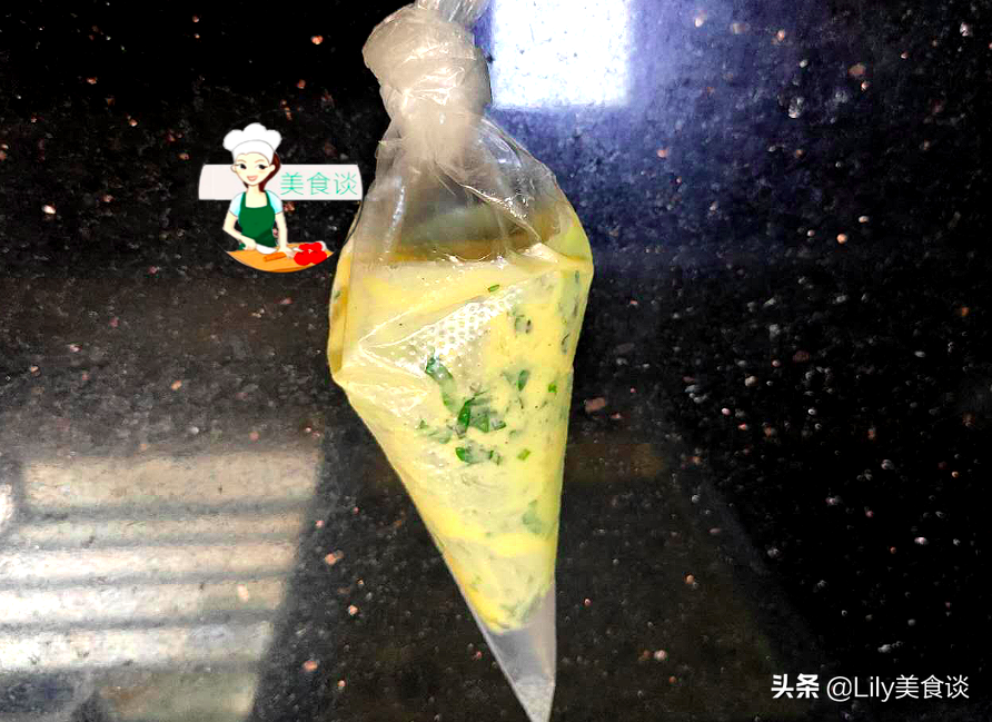 想吃面包不用去买，自己在家做，跟买的一样美味，大人孩子都爱吃
